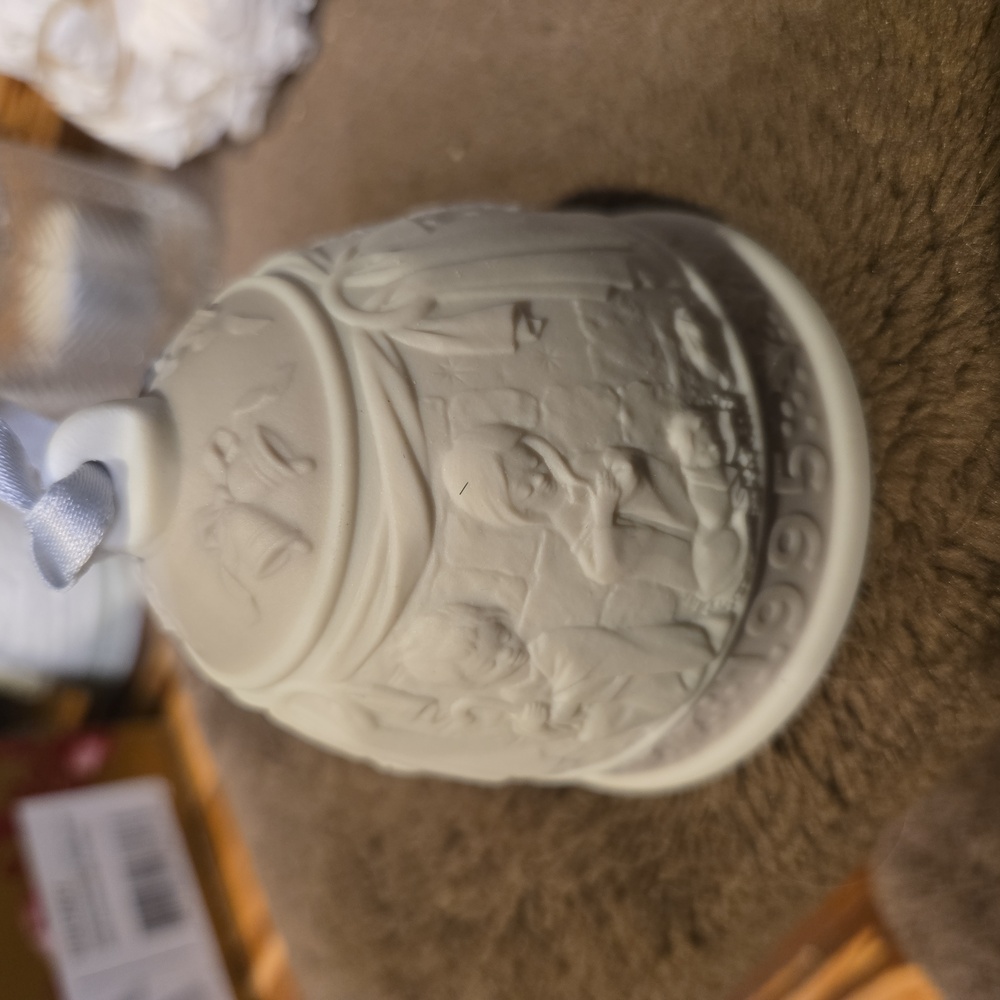 Lladro 1995 Merry Christmas White Crystal Bell in Box - Picture 12 of 12